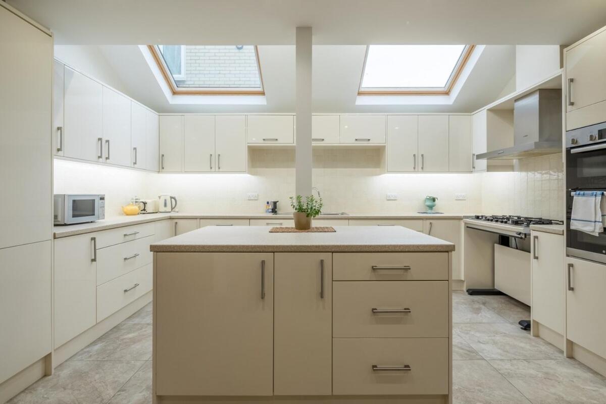 Large 4 Bedroom Home With Garden And Free Parking Cambridge  Exterior photo